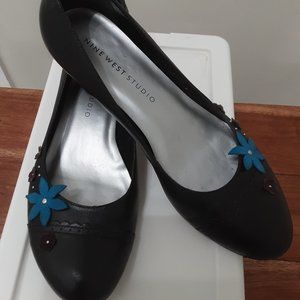 Retro Nine West Kitten Heel Pump